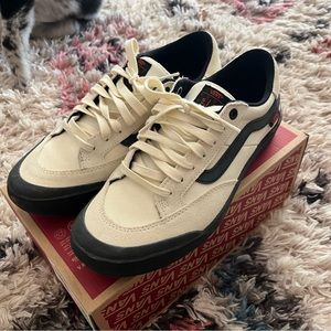 Elijah Berle Vans, practically new